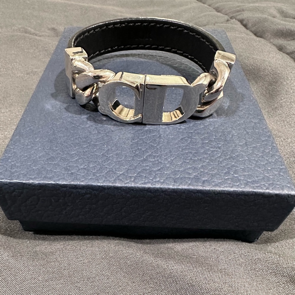 CD ICON LEATHER BRACELET